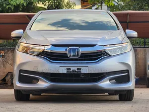 Honda Shuttle 1.5 Hybrid 2WD 2018 Silver