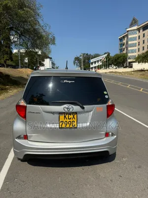 Toyota Ractis 1.5 FWD 2013 Silver
