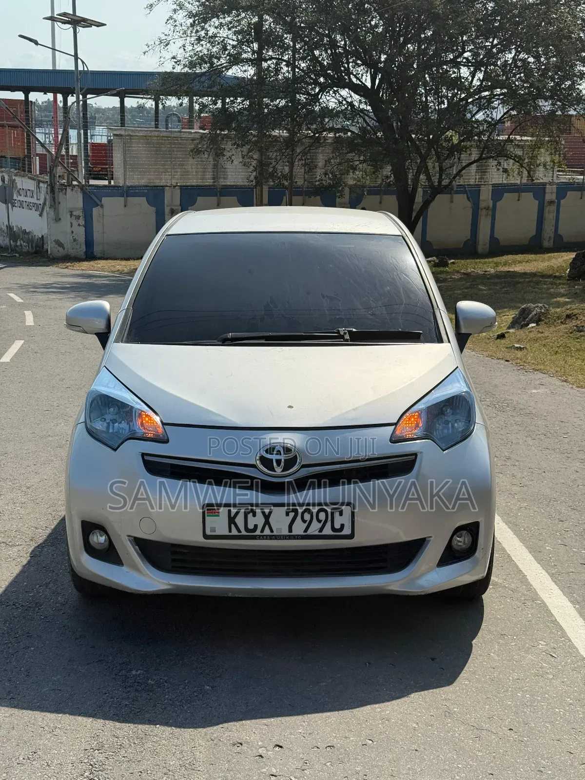 Toyota Ractis 1.5 FWD 2013 Silver