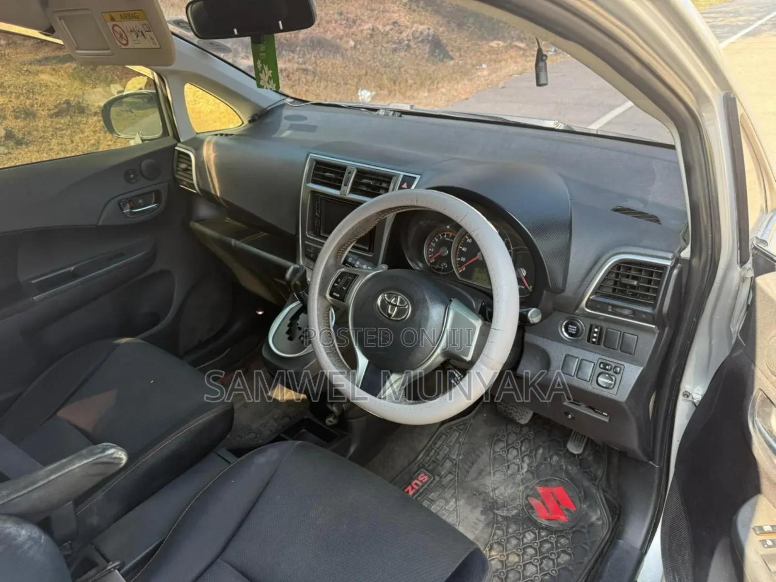 Toyota Ractis 1.5 FWD 2013 Silver