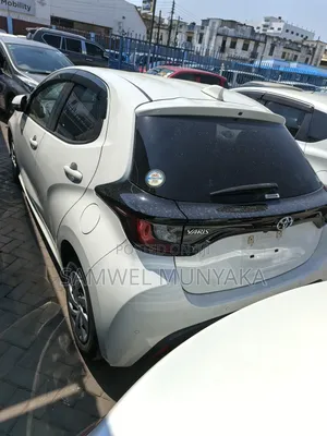 Toyota Yaris LE Sedan 4dr 2019 Pearl