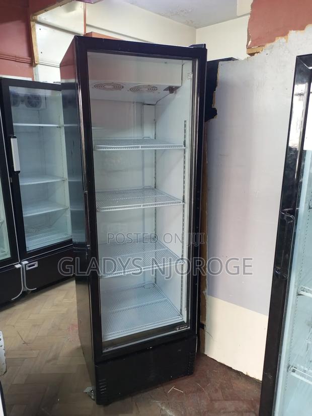 Show Case Chiller ( as Good as New) - thumbnail 2