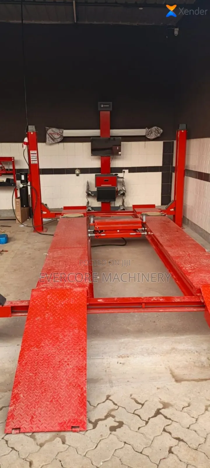 Commercial Wheel Alignment Machine With Four Post Carlift.