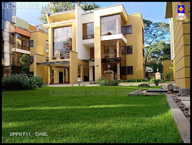5bdrm Villa in Lavington for sale - main view