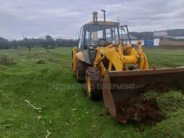 Excavator, Shovel and Backhoe Lease - thumbnail 2