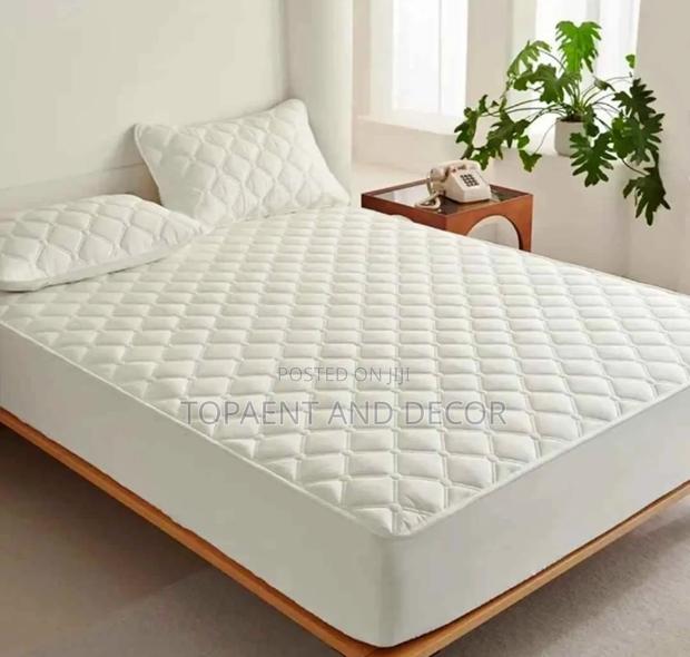 High Quality White Waterproof Mattress Protector Protects From Stains - main view