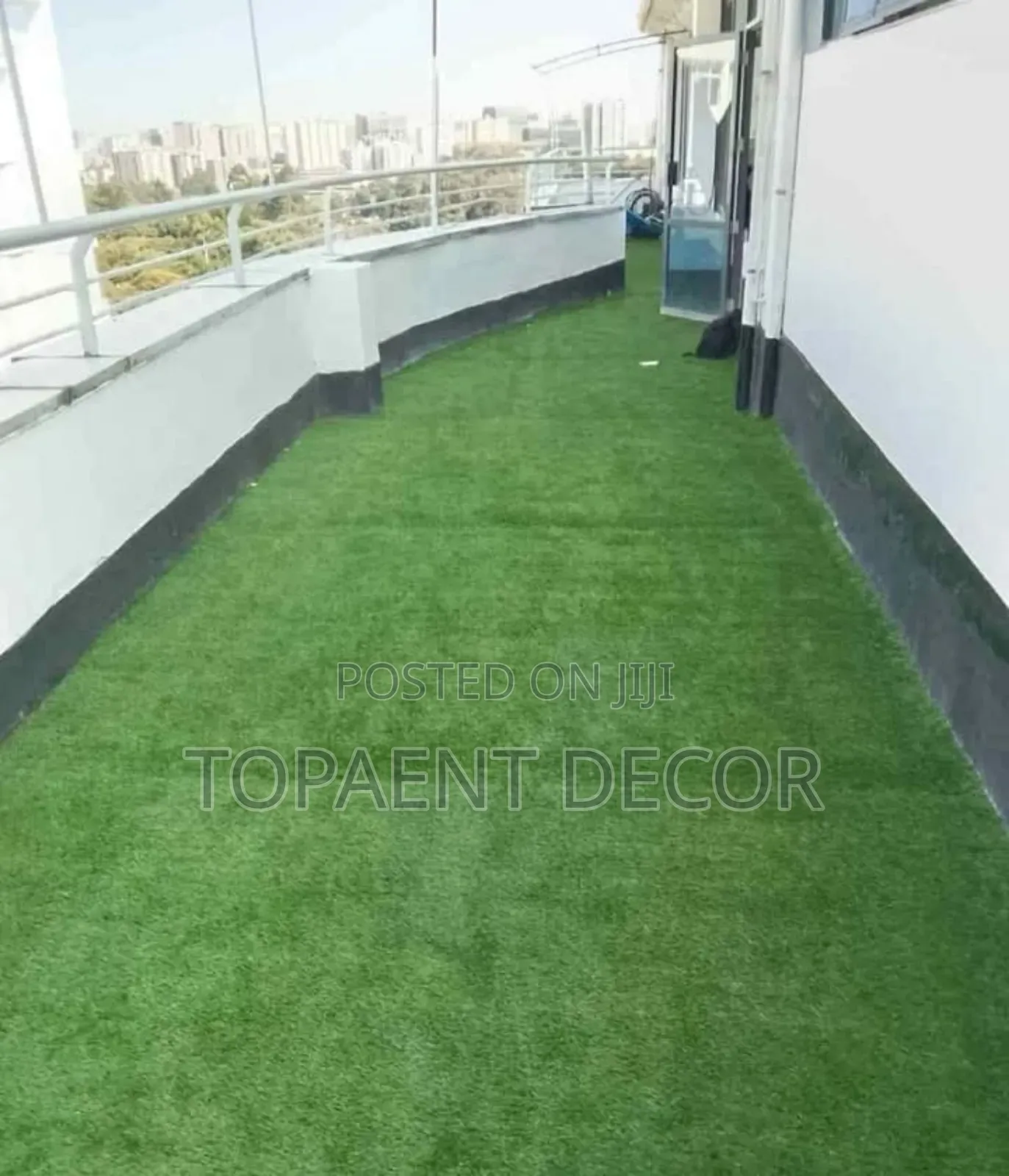 15mm  Vibrant And Natural Looking Balcony Artificial Grass Carpet
