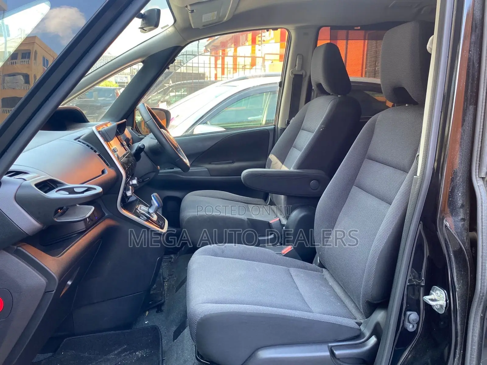 Nissan Serena 2018 Black