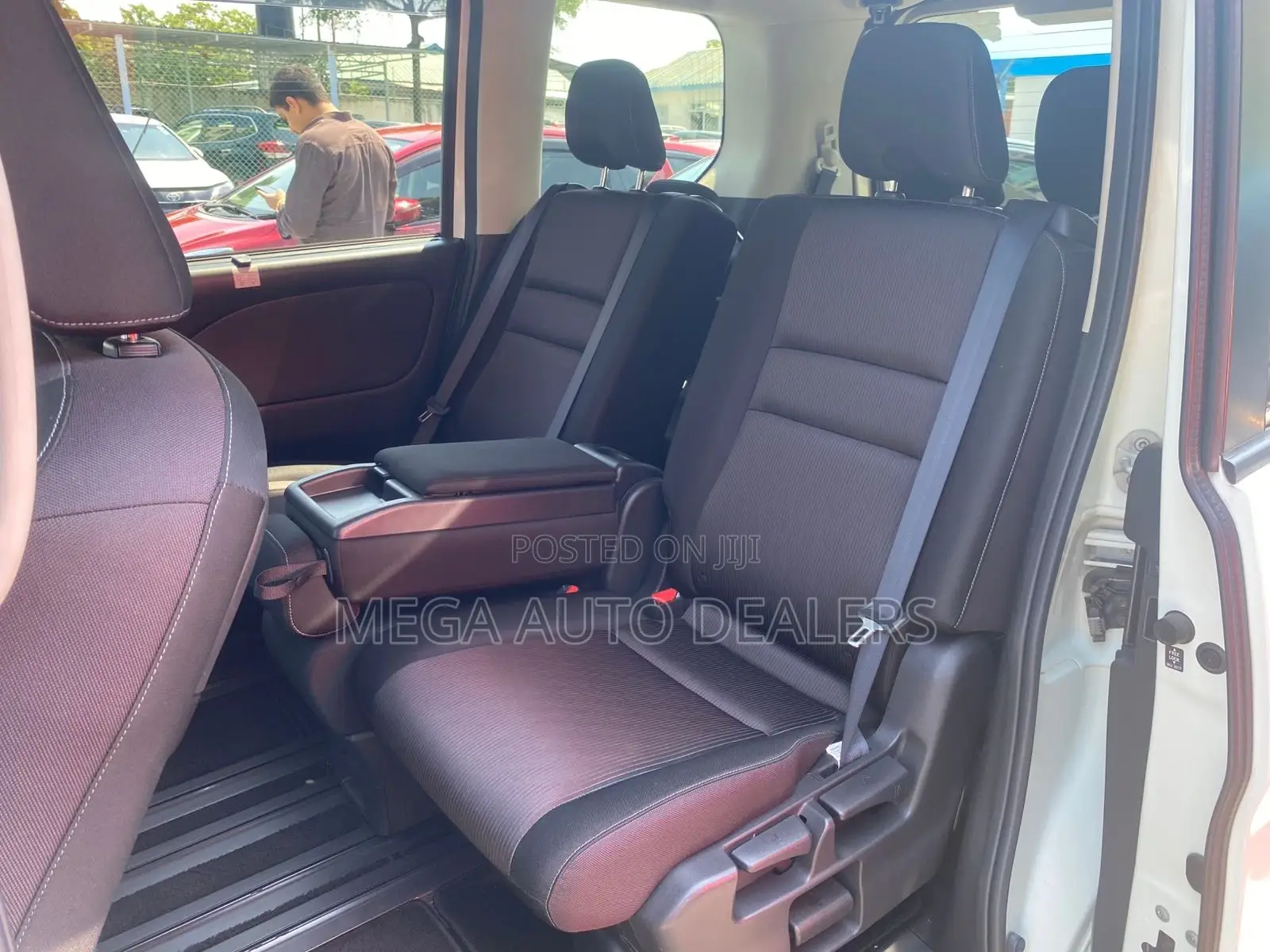Nissan Serena 2018 White