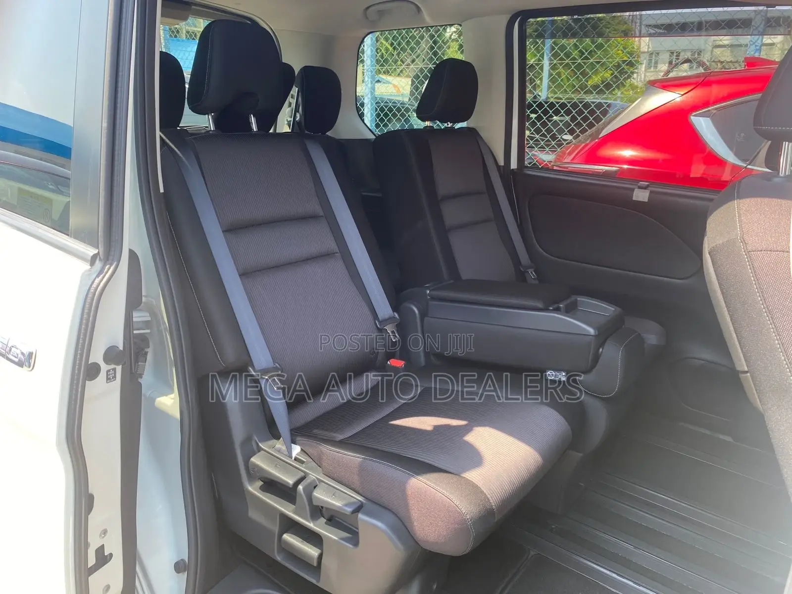 Nissan Serena 2018 White