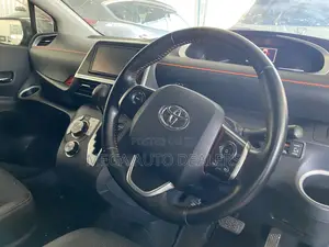 Toyota Sienta 2018