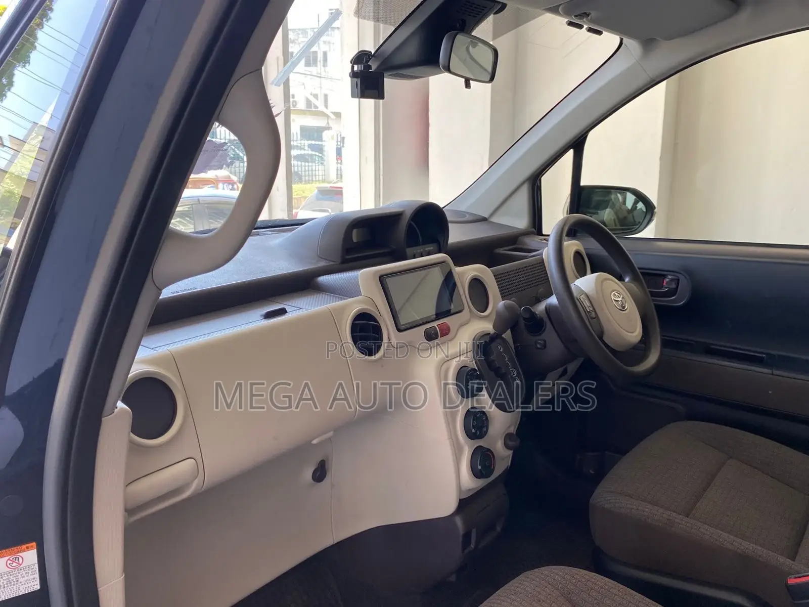 Toyota Spade 2018 Blue