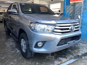 Toyota Hilux 2018 Silver