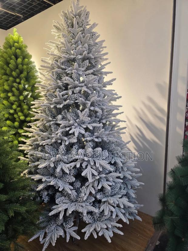Premium Quality Snow Flocked With Spruce Hinged Christmas Tree - thumbnail 2