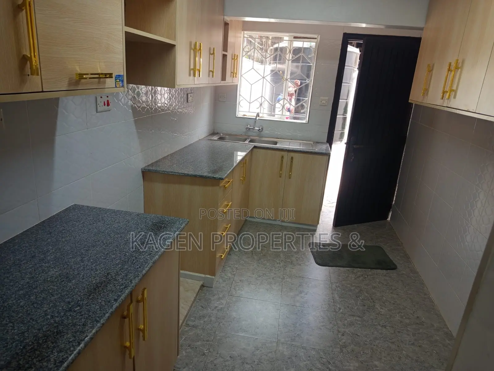 4bdrm Maisonette in Lavington for sale