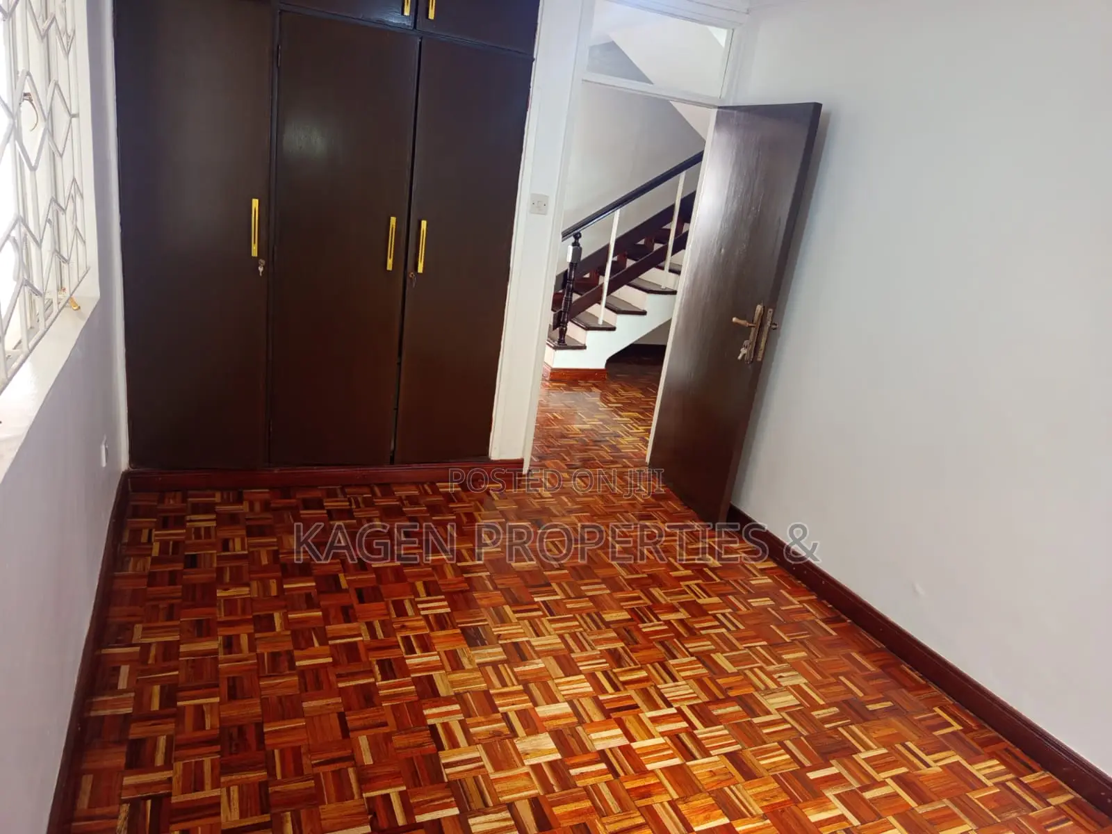 4bdrm Maisonette in Lavington for sale