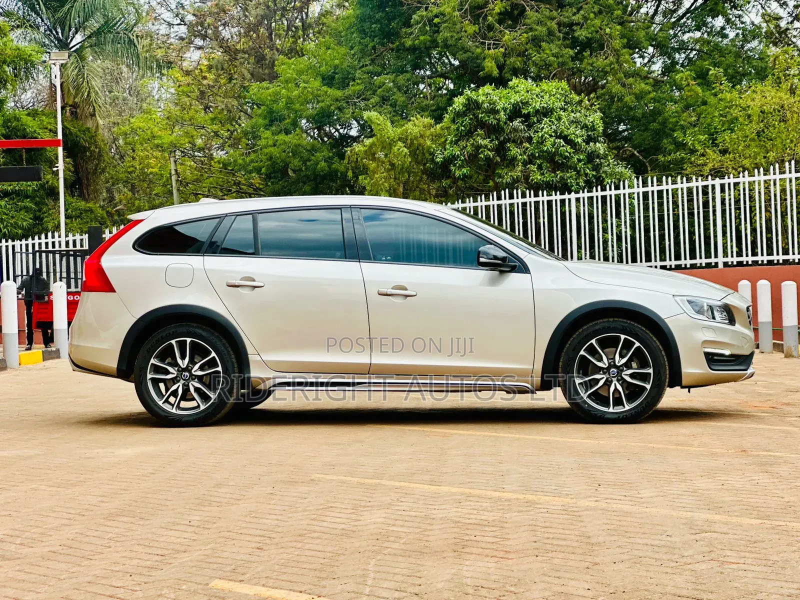 Volvo V60 Cross Country 2017