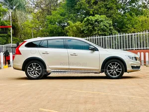 Volvo V60 Cross Country 2017