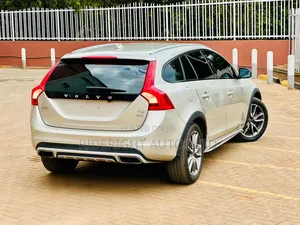 Volvo V60 Cross Country 2017