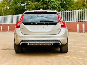 Volvo V60 Cross Country 2017