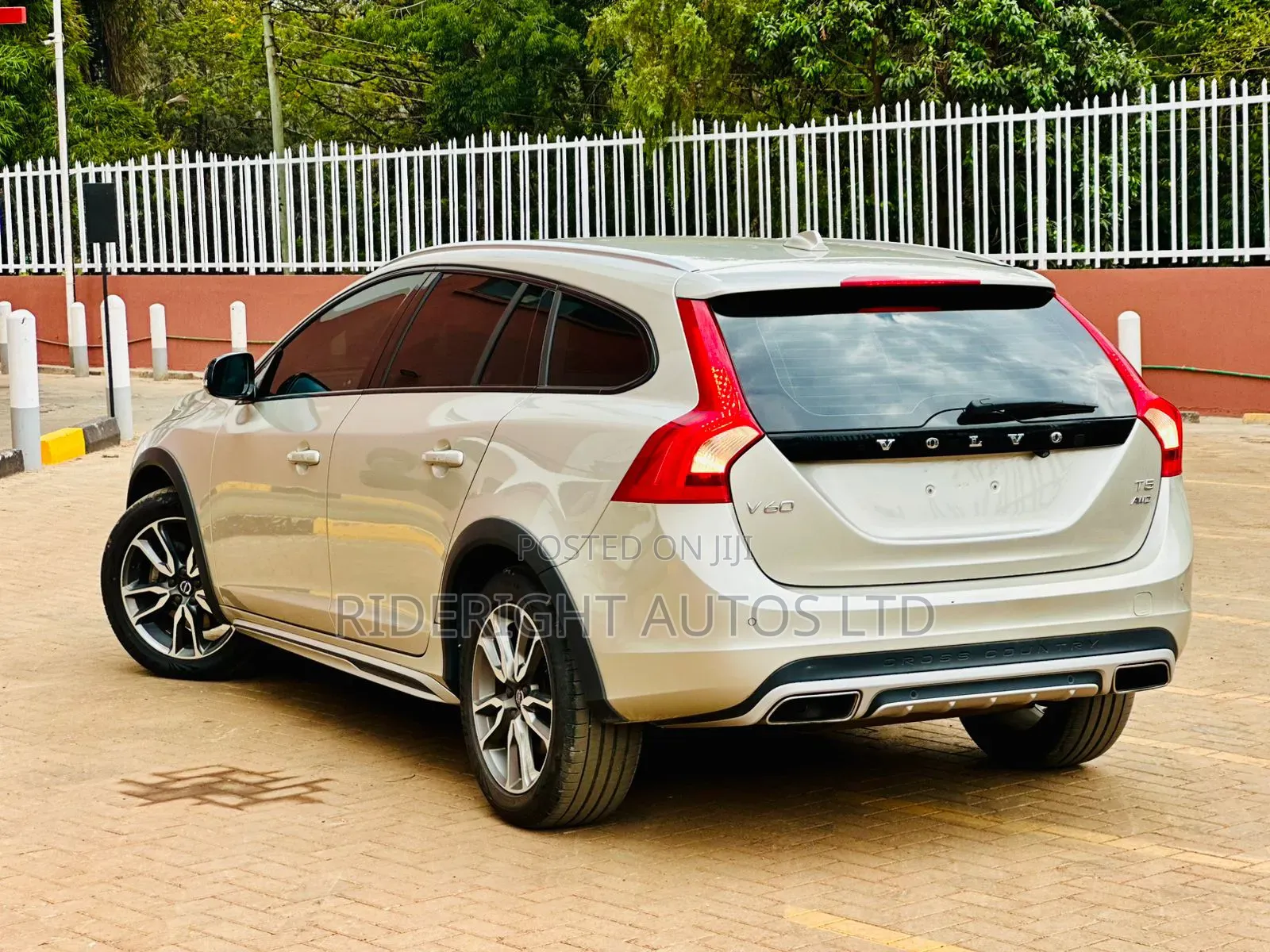 Volvo V60 Cross Country 2017