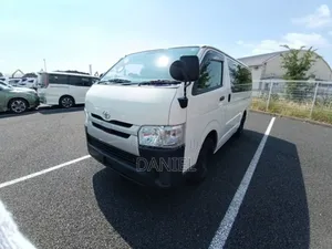 Toyota HiAce 2018 White