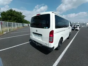 Toyota HiAce 2018 White