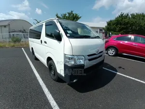 Toyota HiAce 2018 White