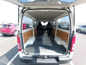 Toyota HiAce 2018 White