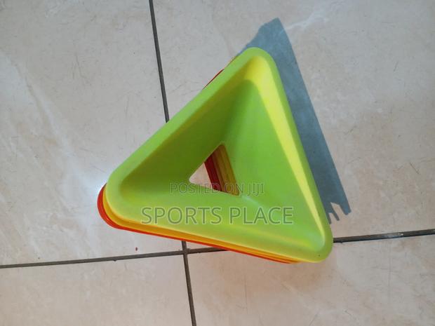 Triangle Markers Training Cones Set (10 Pieces) - thumbnail 3