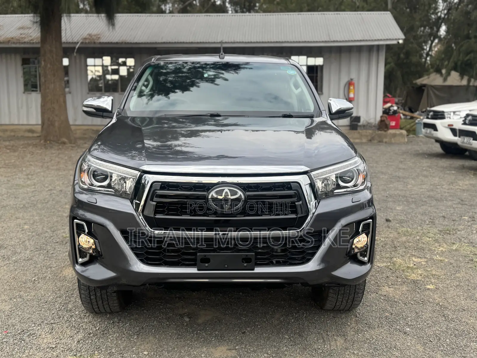 Toyota Hilux Rugged X 4x4 2018 Gray