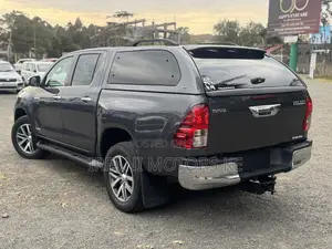 Toyota Hilux Rugged X 4x4 2018 Gray