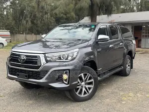 Toyota Hilux Rugged X 4x4 2018 Gray