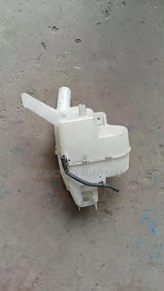 Washer Bottle Nissan Serena C26
