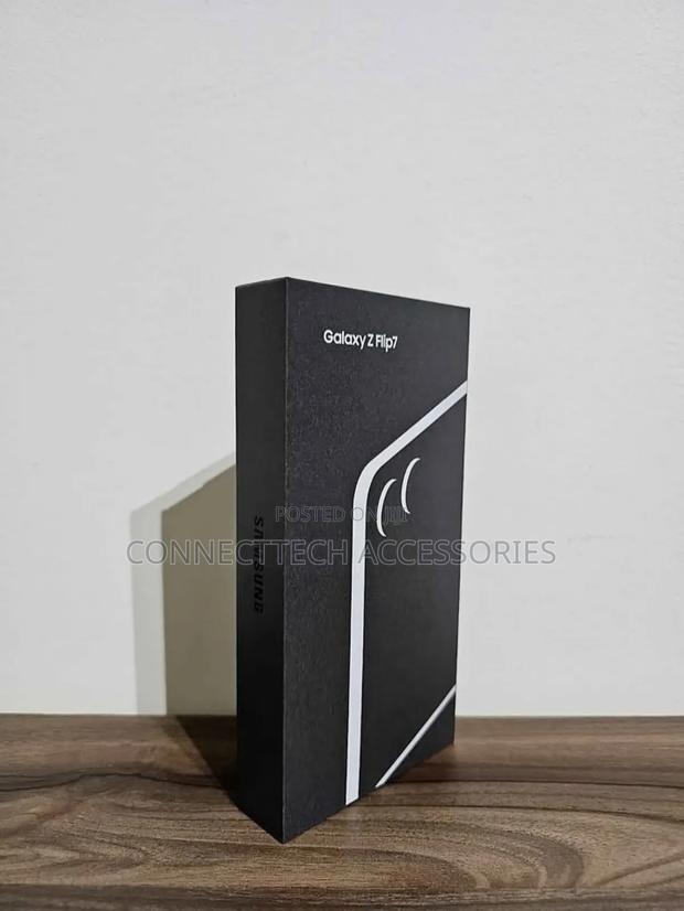 New Samsung Galaxy Z Flip7 512 GB Black - thumbnail 2
