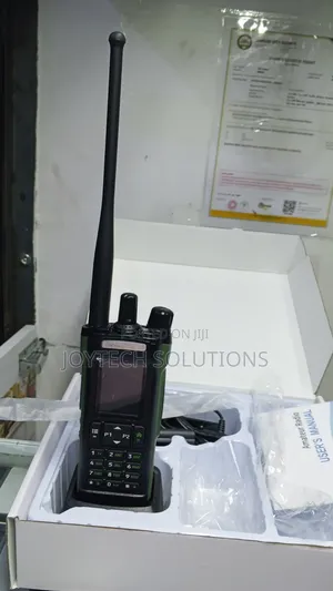 Radio Call Walkie Talkie With a GPS and Compatible With a Blue Tooth.
