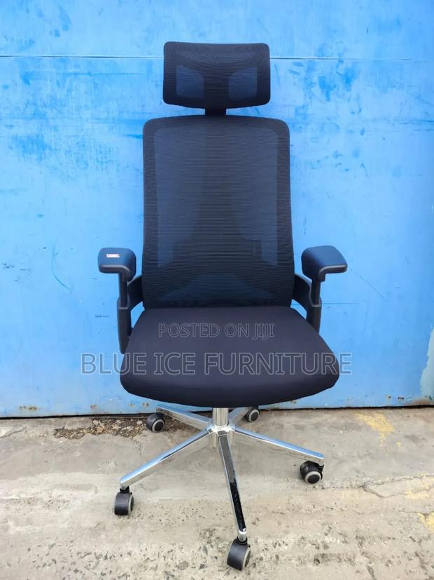 Armrest Office Chair Office Chair - main view