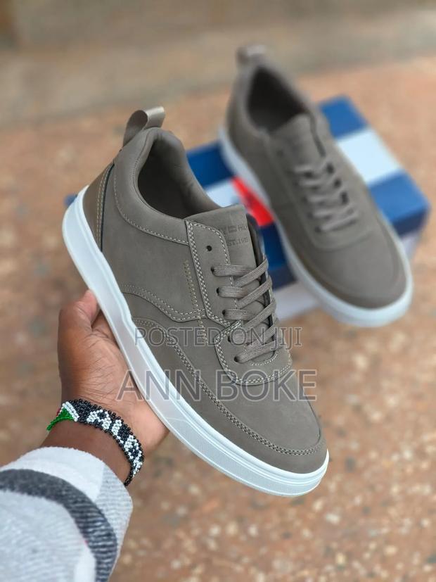 Casual
Size: 40-45
Available