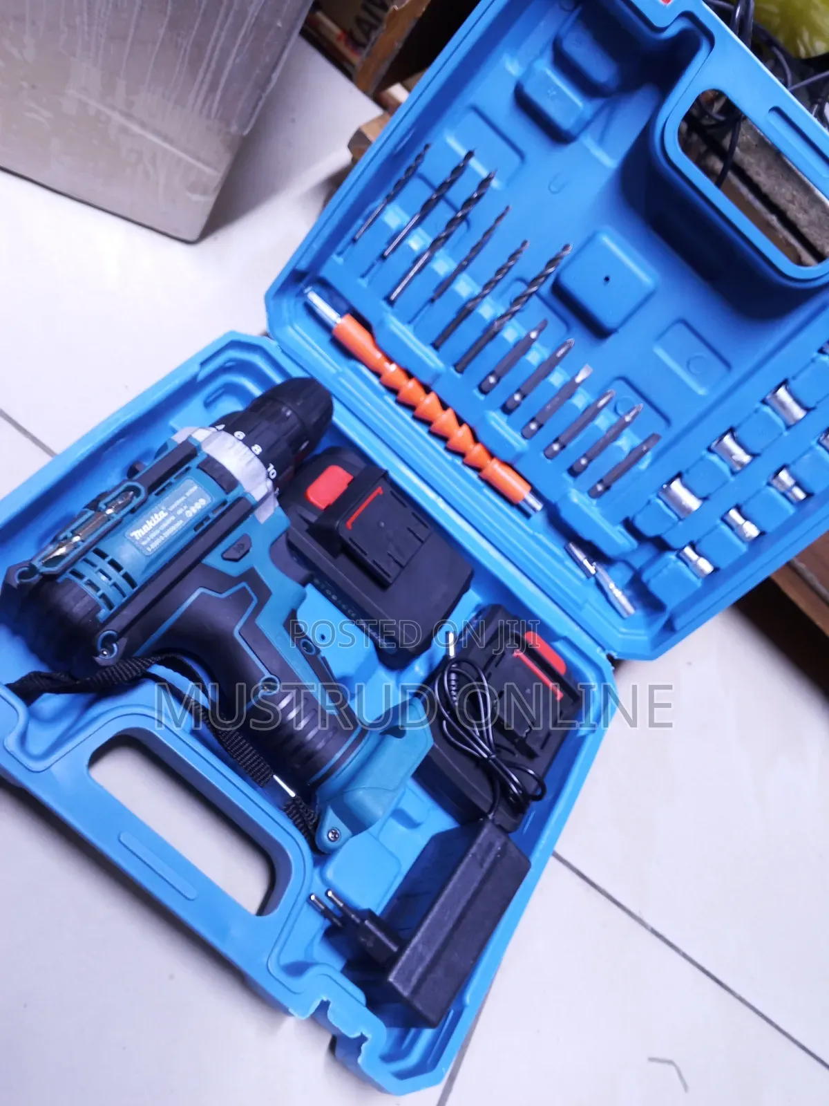 Makita Cordless Drill With 2 Batteries and a Charger