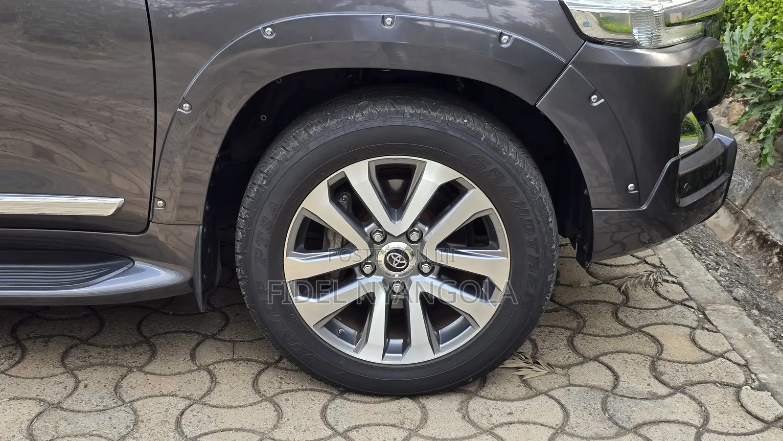 Toyota Land Cruiser 4.6 V8 ZX 2020 Gray