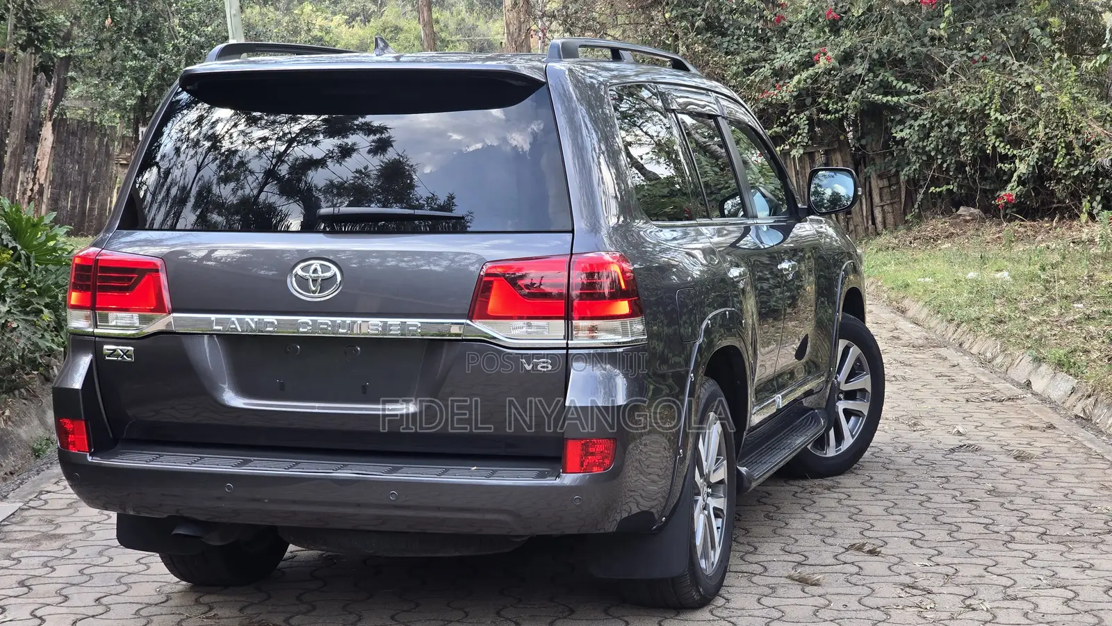 Toyota Land Cruiser 4.6 V8 ZX 2020 Gray