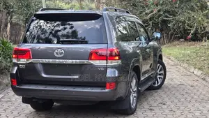 Toyota Land Cruiser 4.6 V8 ZX 2020 Gray