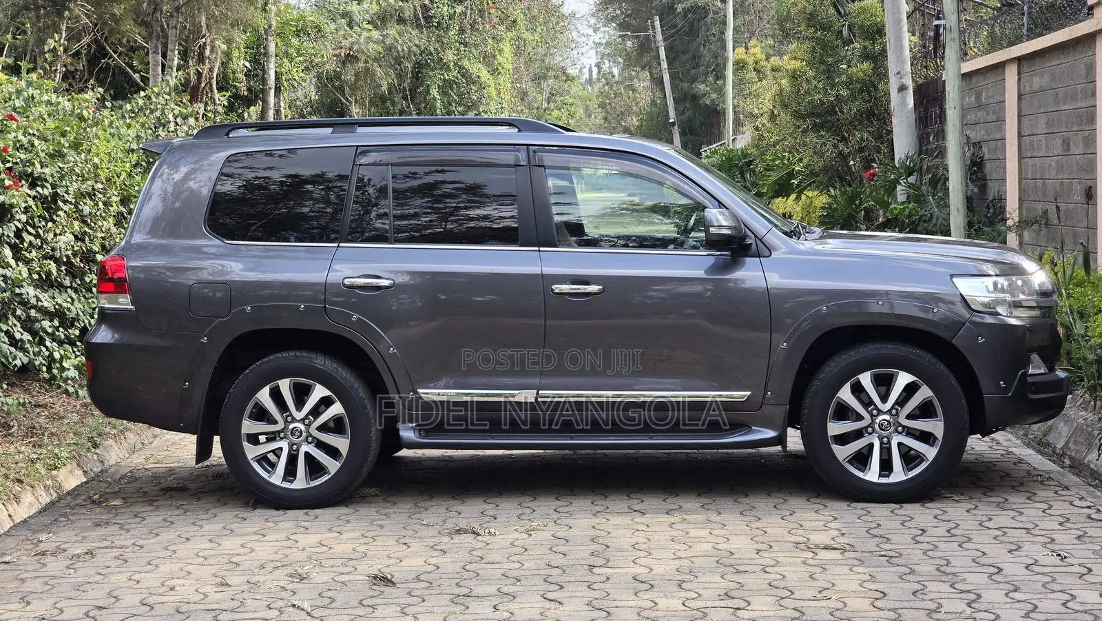 Toyota Land Cruiser 4.6 V8 ZX 2020 Gray