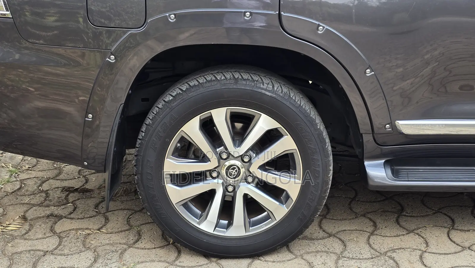 Toyota Land Cruiser 4.6 V8 ZX 2020 Gray