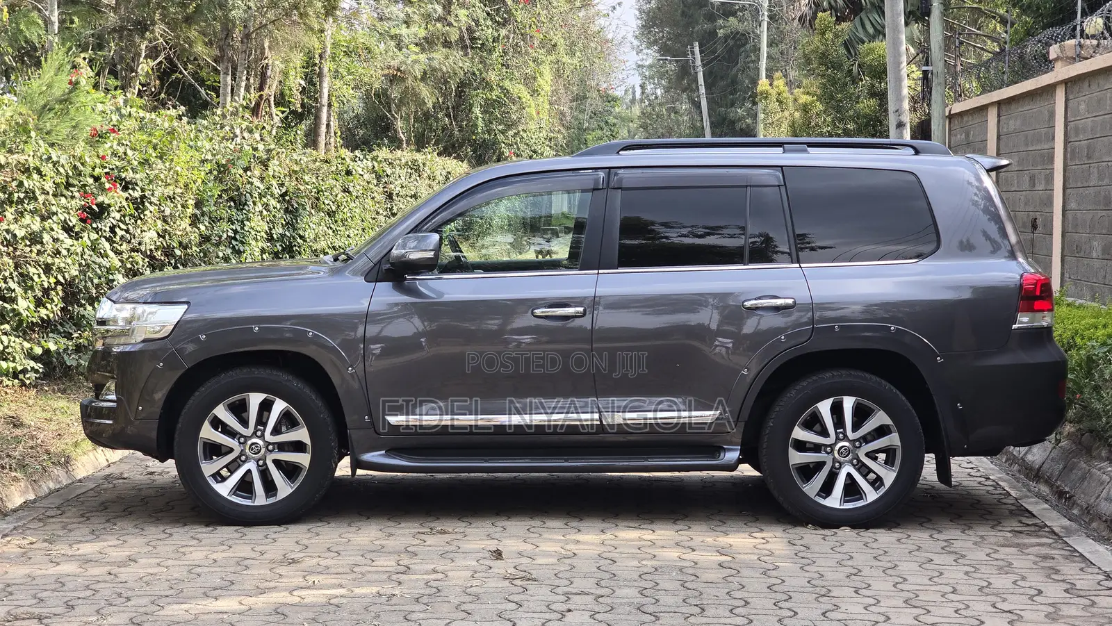 Toyota Land Cruiser 4.6 V8 ZX 2020 Gray
