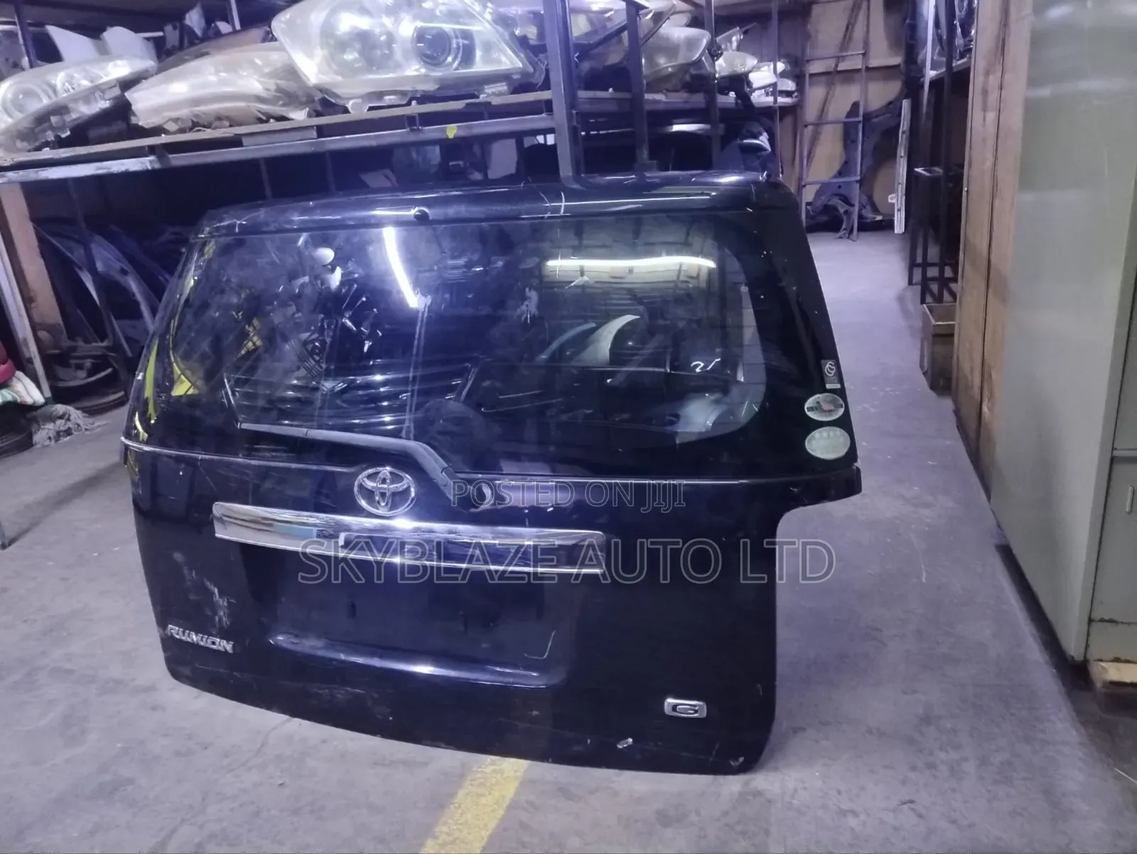 Toyota Rumion Tailgate