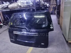 Toyota Rumion Tailgate
