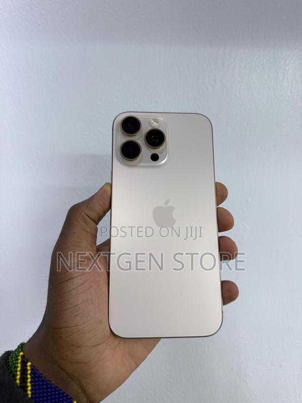 Apple iPhone 16 Pro Max 256 GB Gold - thumbnail 3