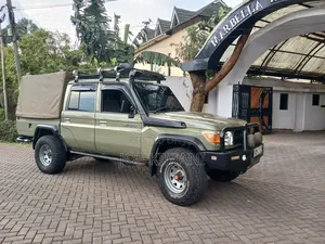 Toyota Land Cruiser 2013 Green