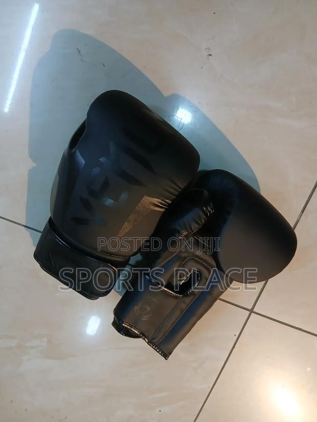 Black Boxing Gloves - Venum Boxing - thumbnail 2